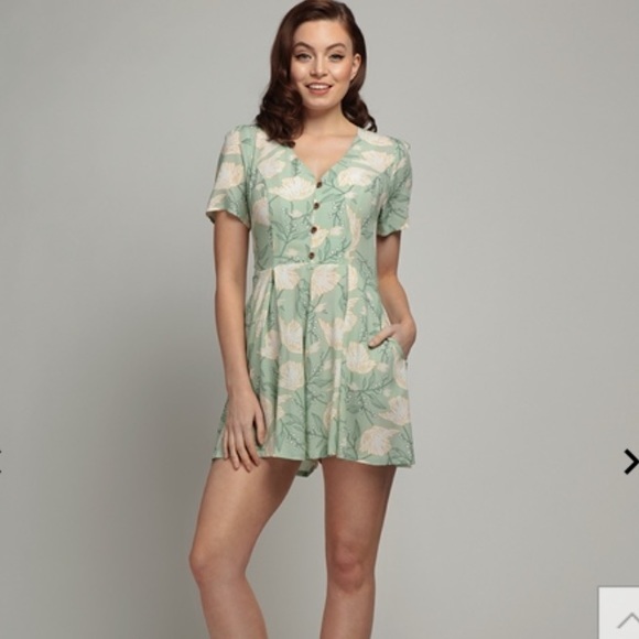 Modcloth x Collectif Romper One Piece US Size 6 Green  Floral Short Sleeve Zip U - Picture 8 of 16